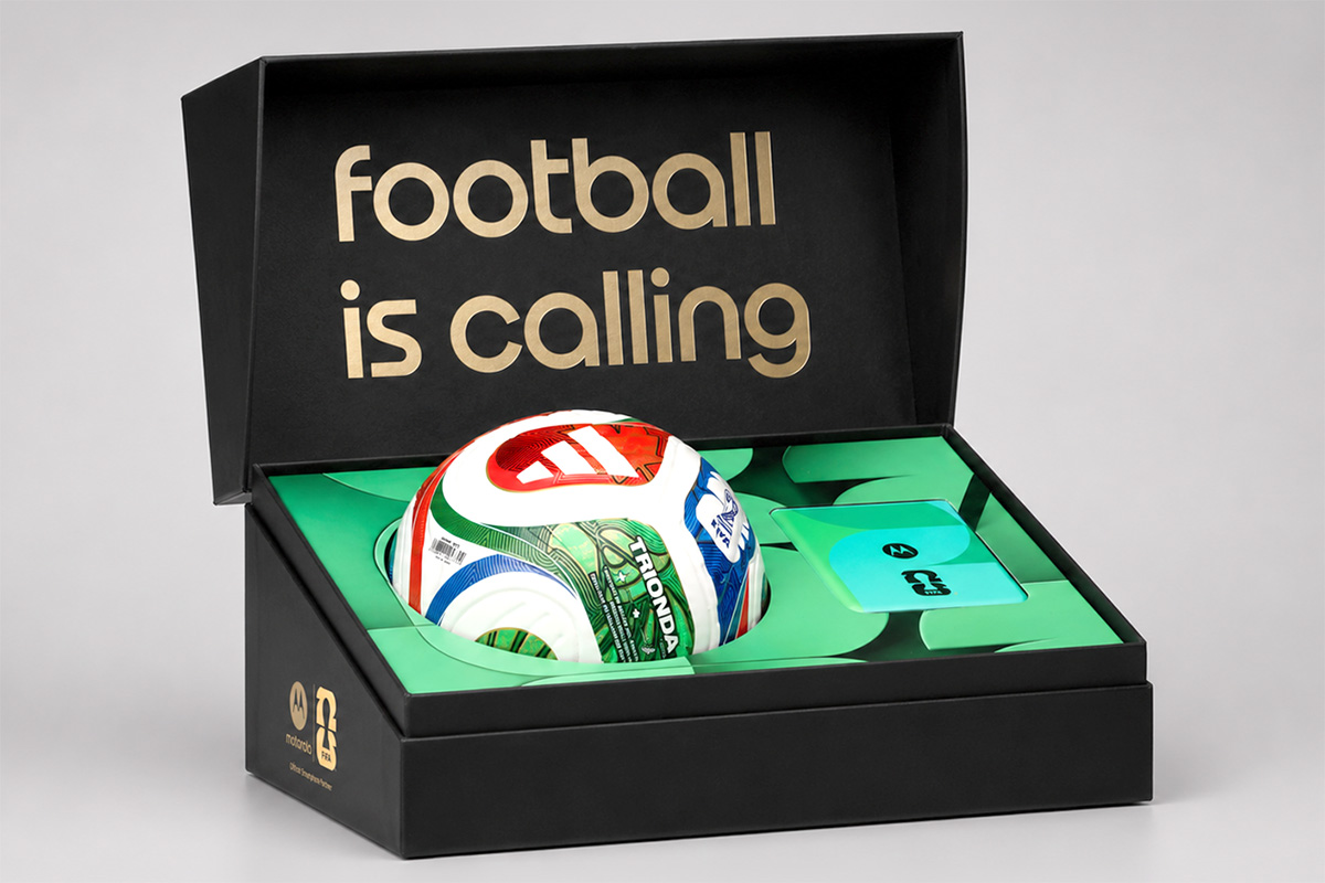 Image of Un Motorola razr 60 FIFA World Cup 26™ Edition